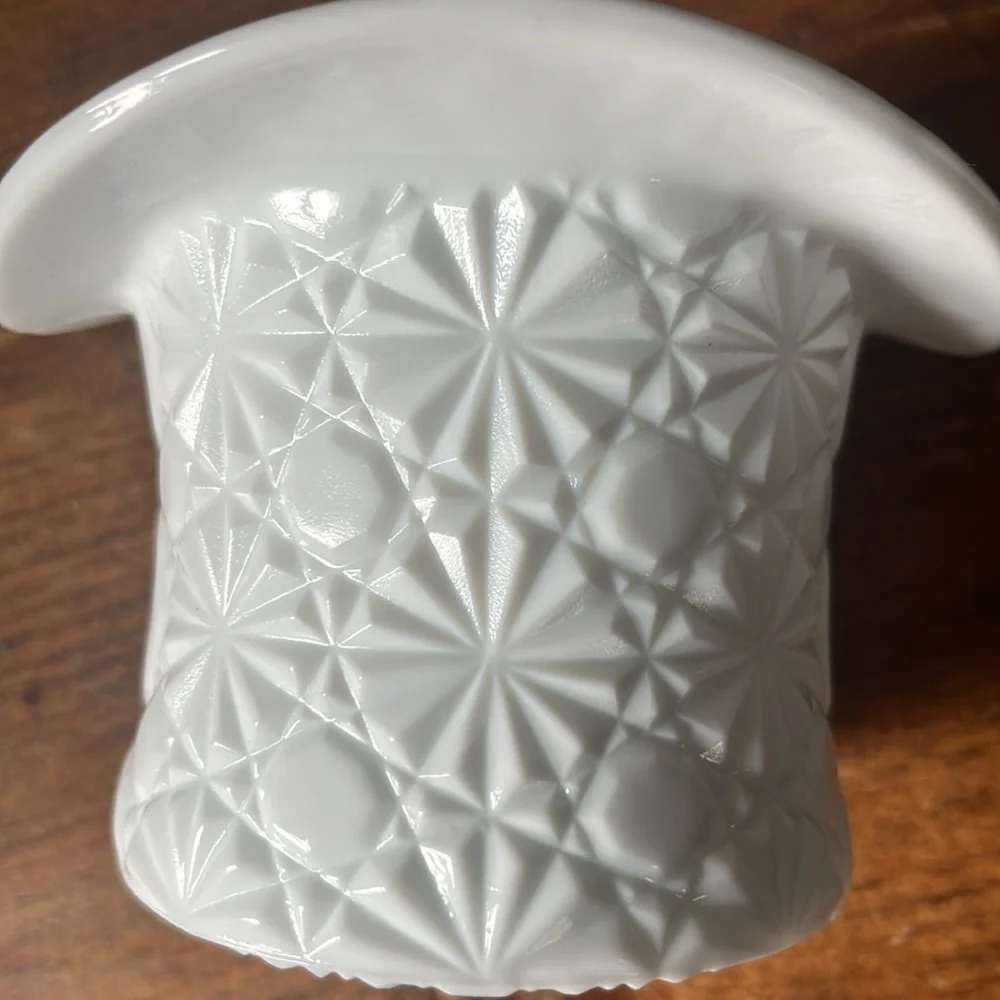 Vintage 1960's Fenton Daisy & Button Milk Glass Top Hat Planter Vase